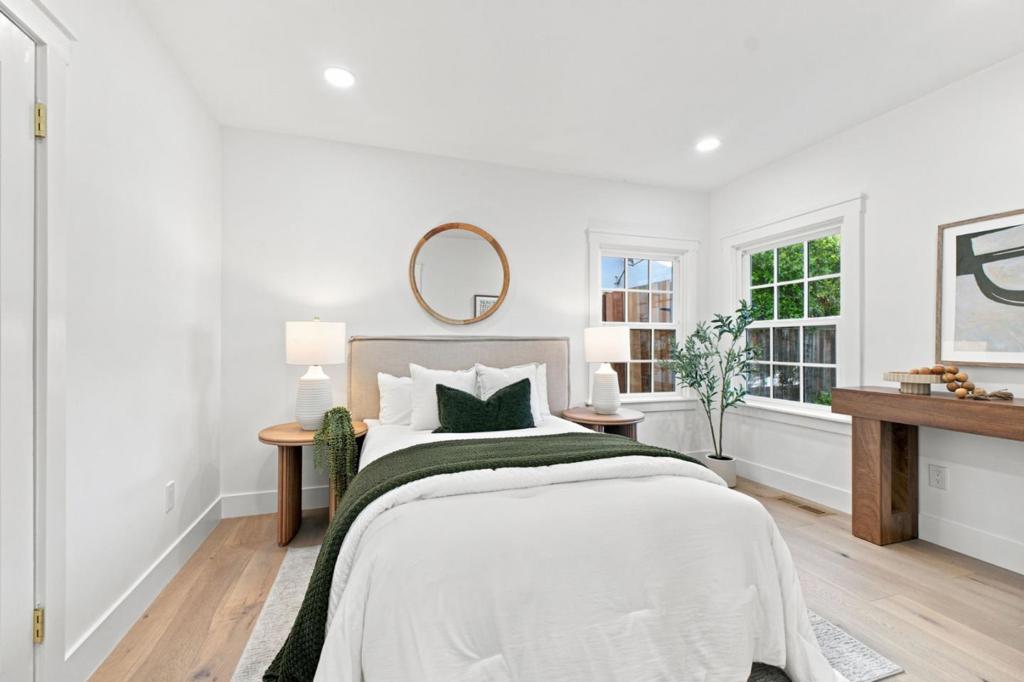 1596 Mckendrie Street Property Photo 11