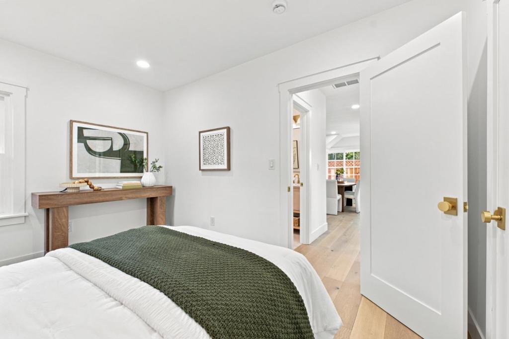 1596 Mckendrie Street Property Photo 12