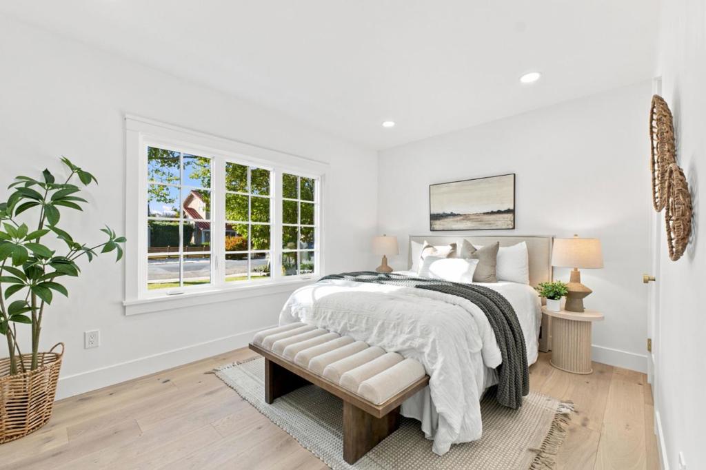 1596 Mckendrie Street Property Photo 13