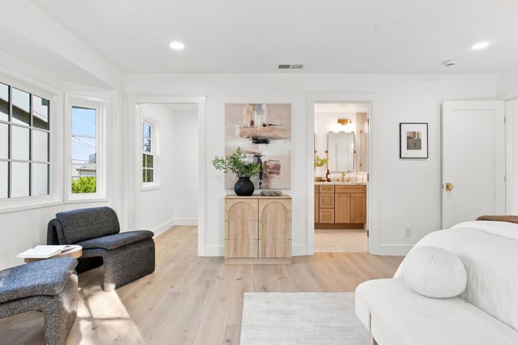 1596 Mckendrie Street Property Photo 22