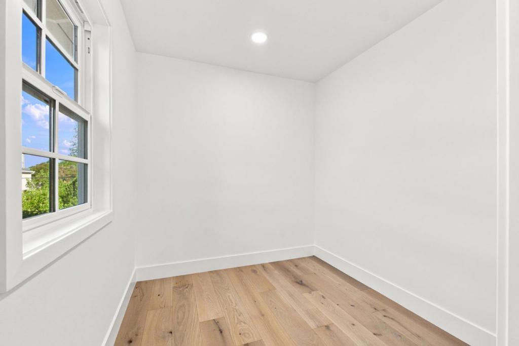 1596 Mckendrie Street Property Photo 23