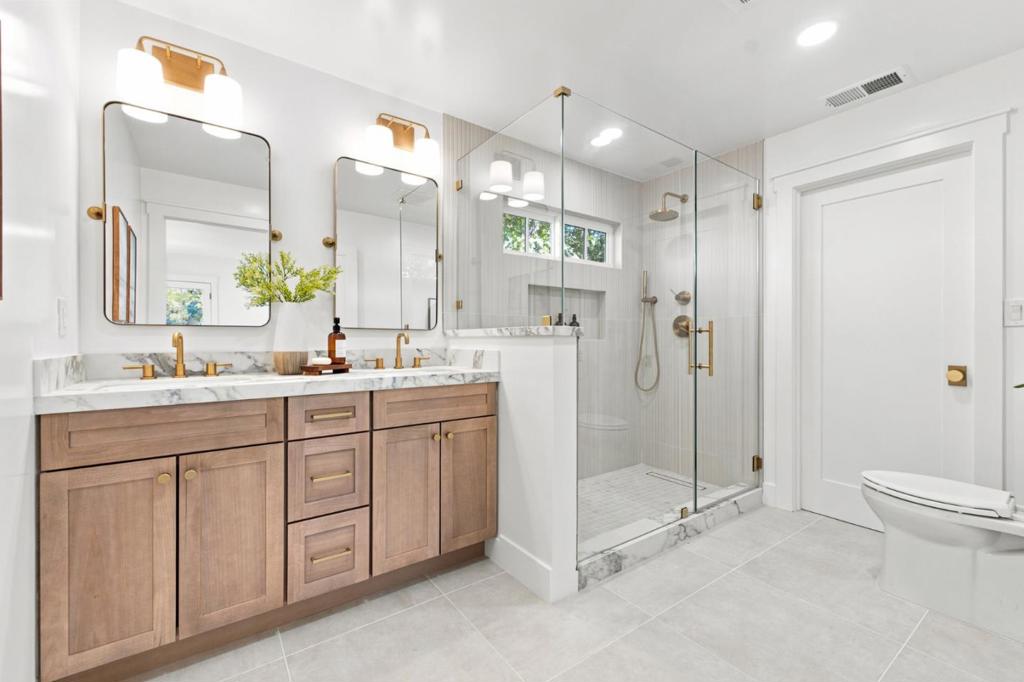 1596 Mckendrie Street Property Photo 24