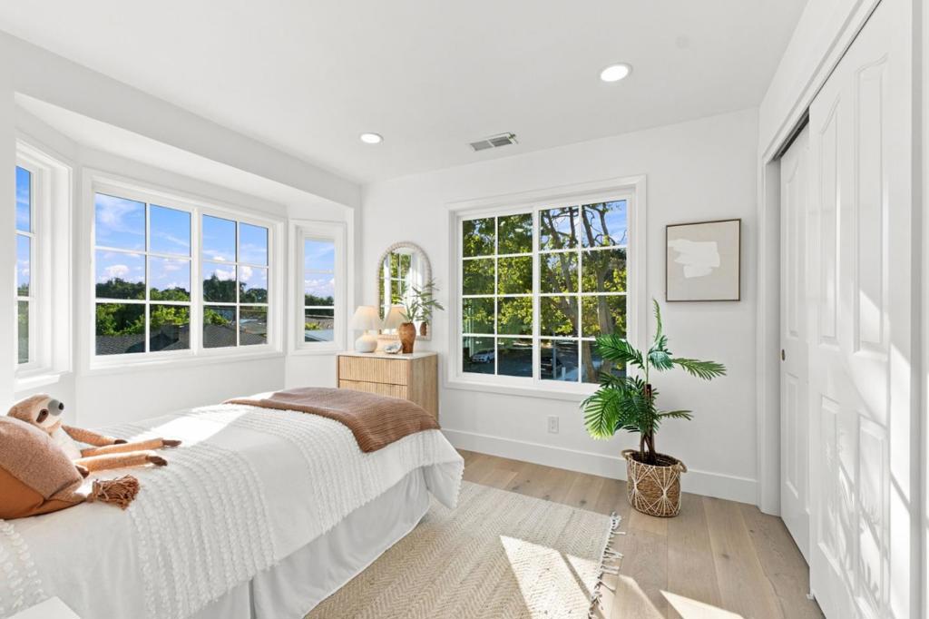 1596 Mckendrie Street Property Photo 26