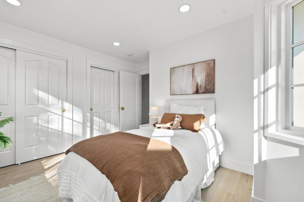 1596 Mckendrie Street Property Photo 27