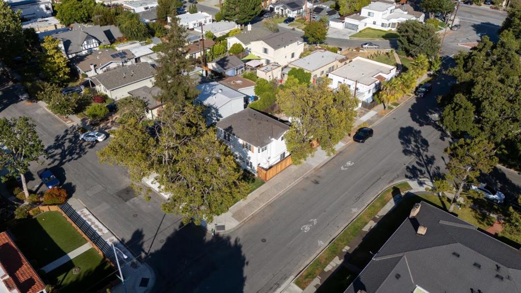 1596 Mckendrie Street Property Photo 32