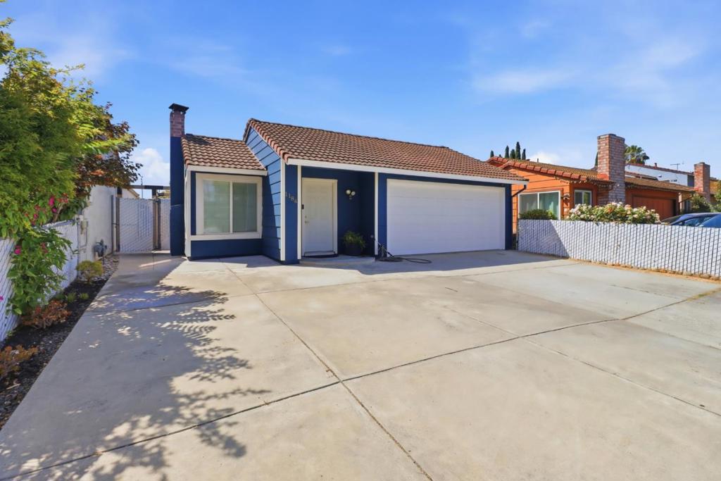 1184 Sunny Court Property Photo 1