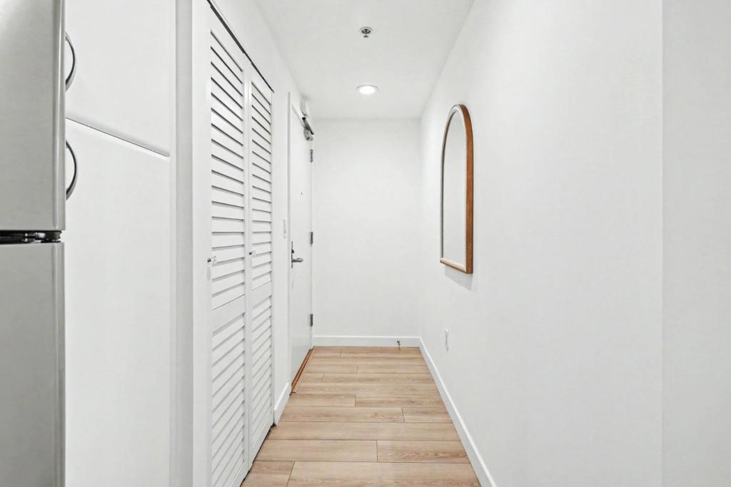 260 King Street 555 Property Photo 14