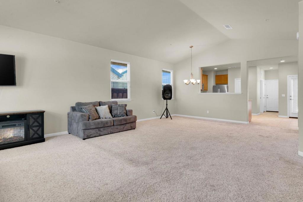 550 Lewis Street Property Photo 5