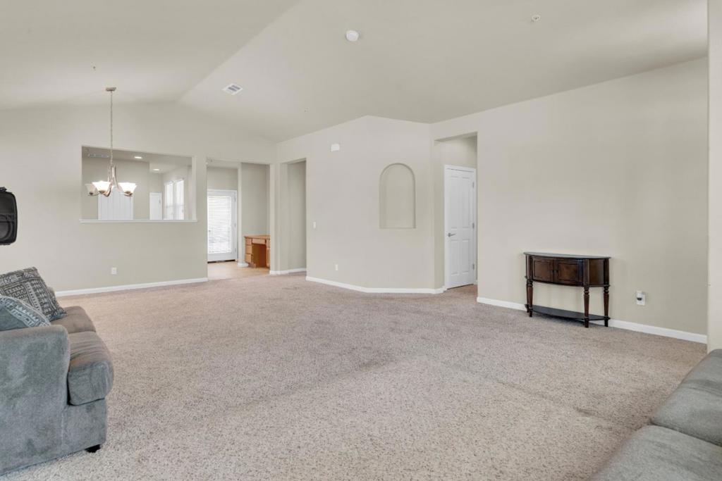 550 Lewis Street Property Photo 8