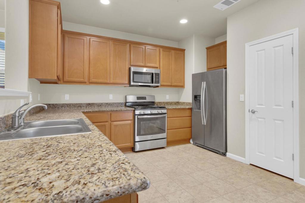 550 Lewis Street Property Photo 10