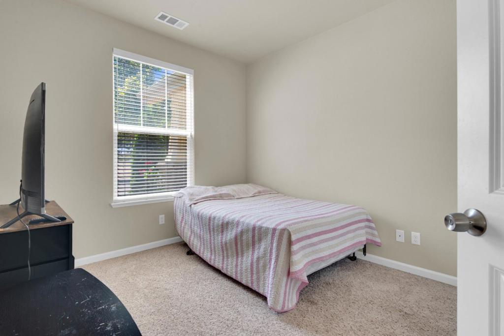 550 Lewis Street Property Photo 17