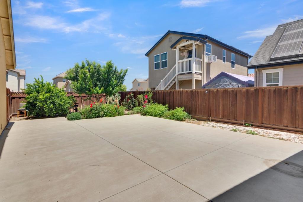 550 Lewis Street Property Photo 24