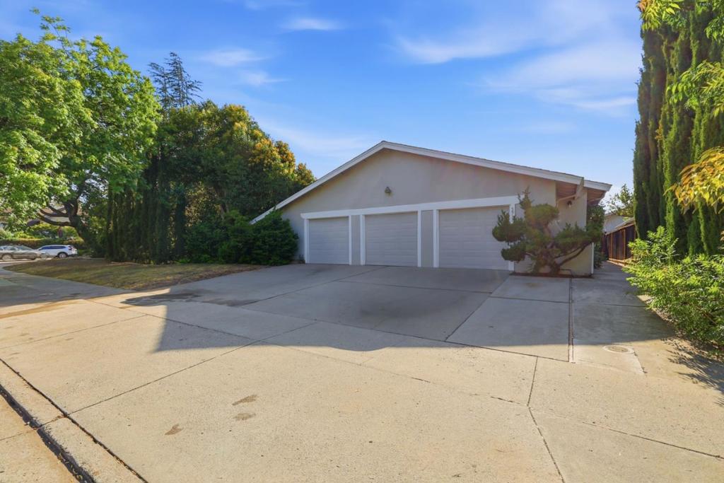 5915 Hillview Avenue Property Photo 3