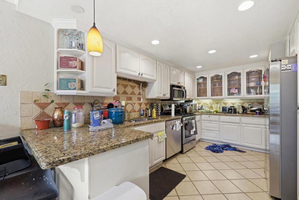 5915 Hillview Avenue Property Photo 11
