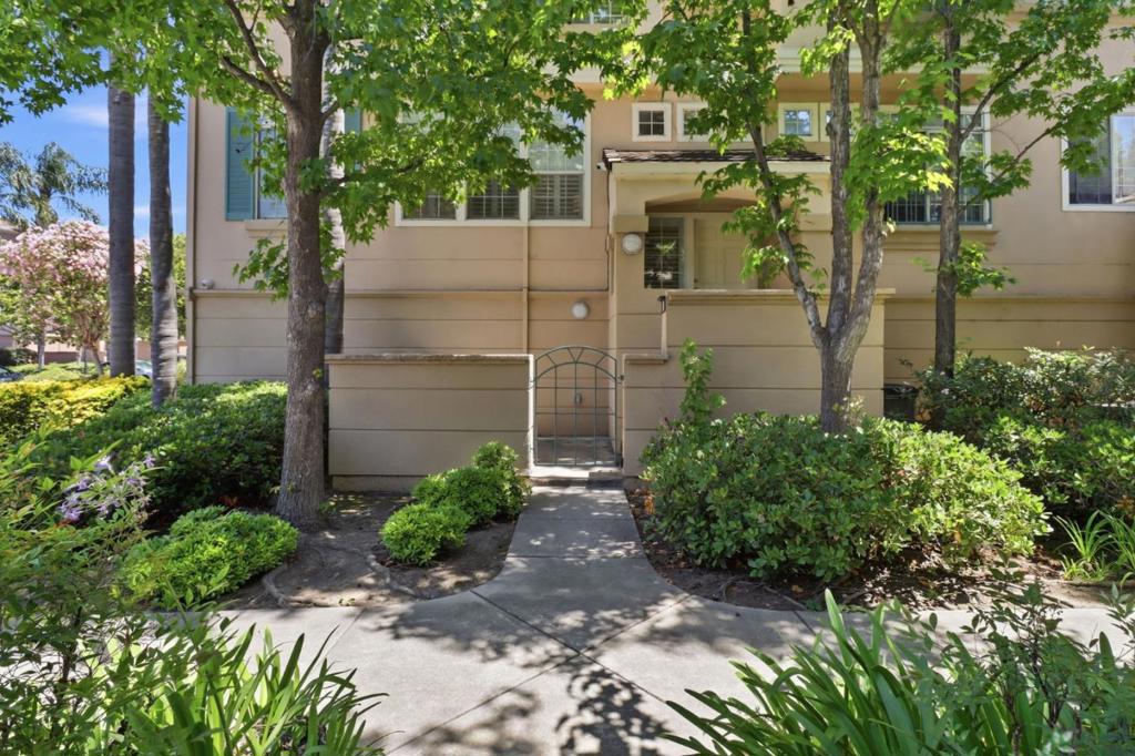 352 Montecito Way Property Photo 4