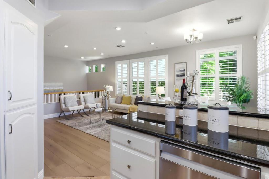 352 Montecito Way Property Photo 14
