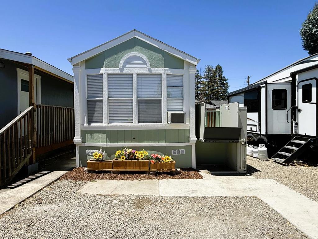 828 Olivina Avenue 3 Property Photo 1