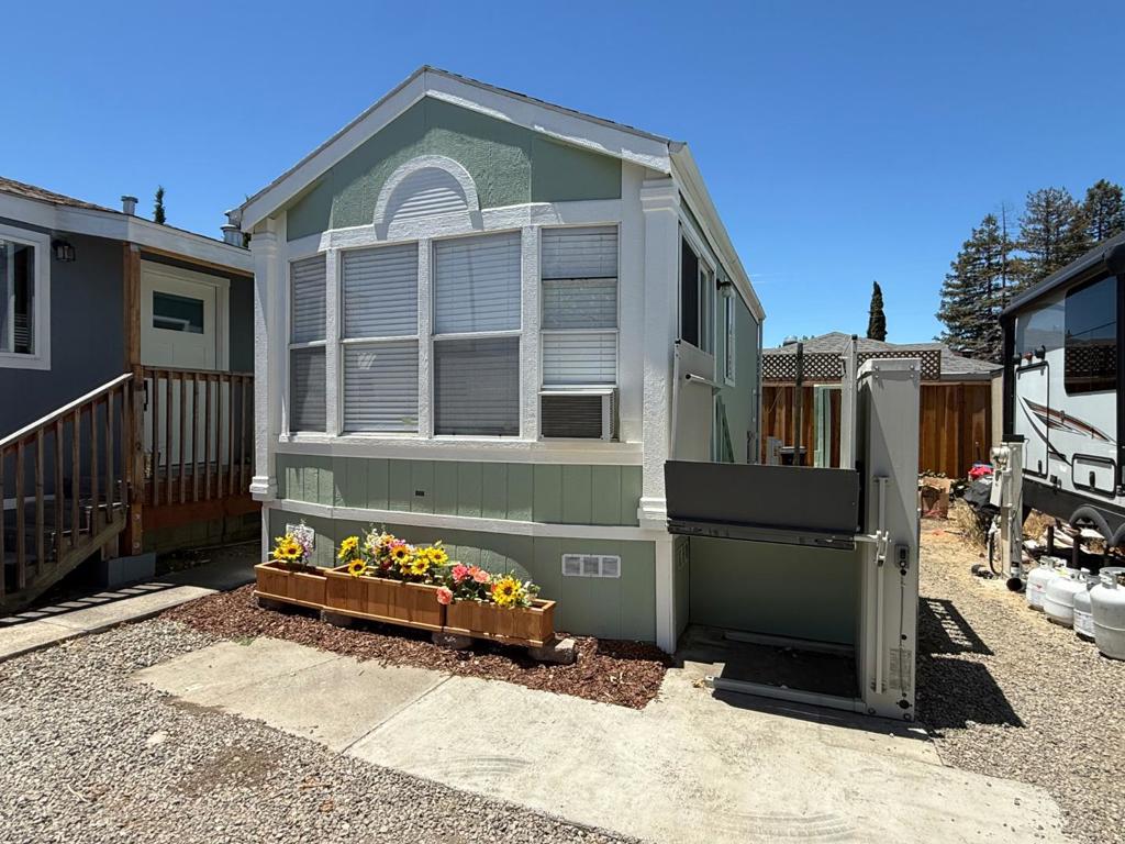 828 Olivina Avenue 3 Property Photo 2