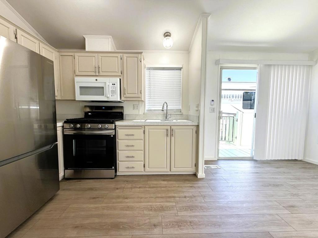 828 Olivina Avenue 3 Property Photo 6