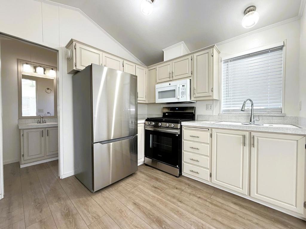 828 Olivina Avenue 3 Property Photo 10