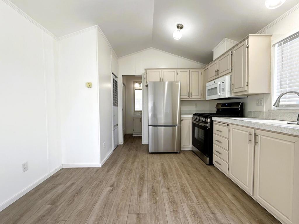 828 Olivina Avenue 3 Property Photo 12