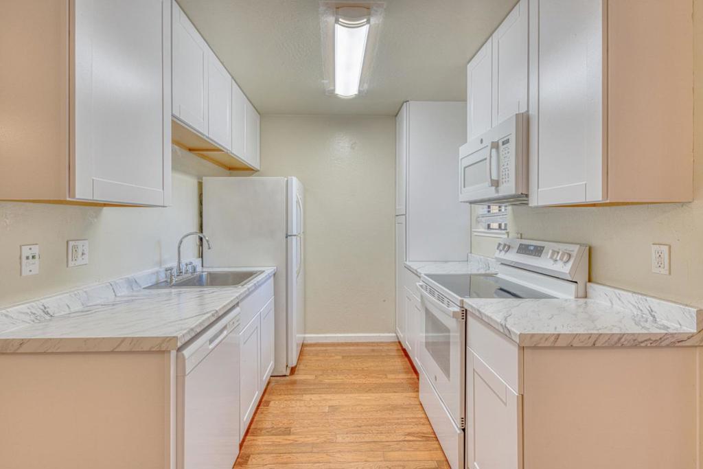 4106 Golden Oaks Lane Property Photo 13