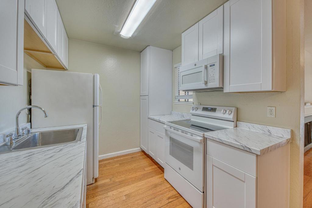 4106 Golden Oaks Lane Property Photo 15