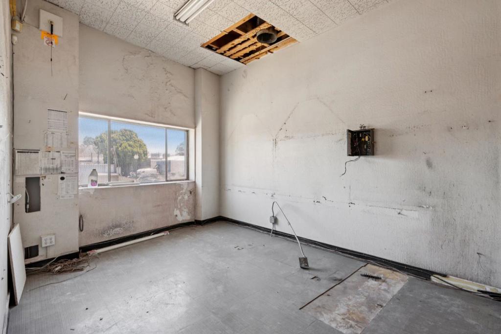 1315 Burlingame Avenue Property Photo 35
