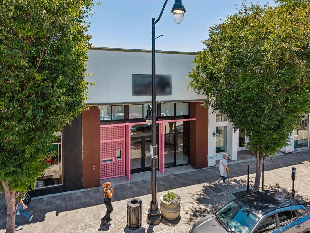 1315 Burlingame Avenue Property Photo 36