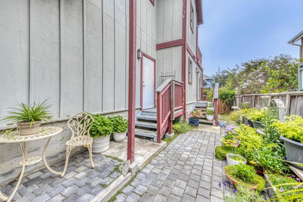 ML82053956 Property Photo 2