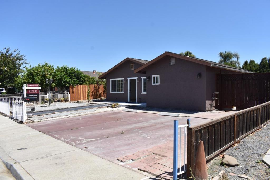 1040 Central Avenue Property Photo 3