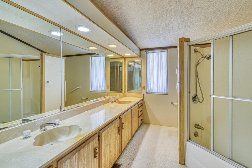 150 Kern Street 33 Property Photo 22