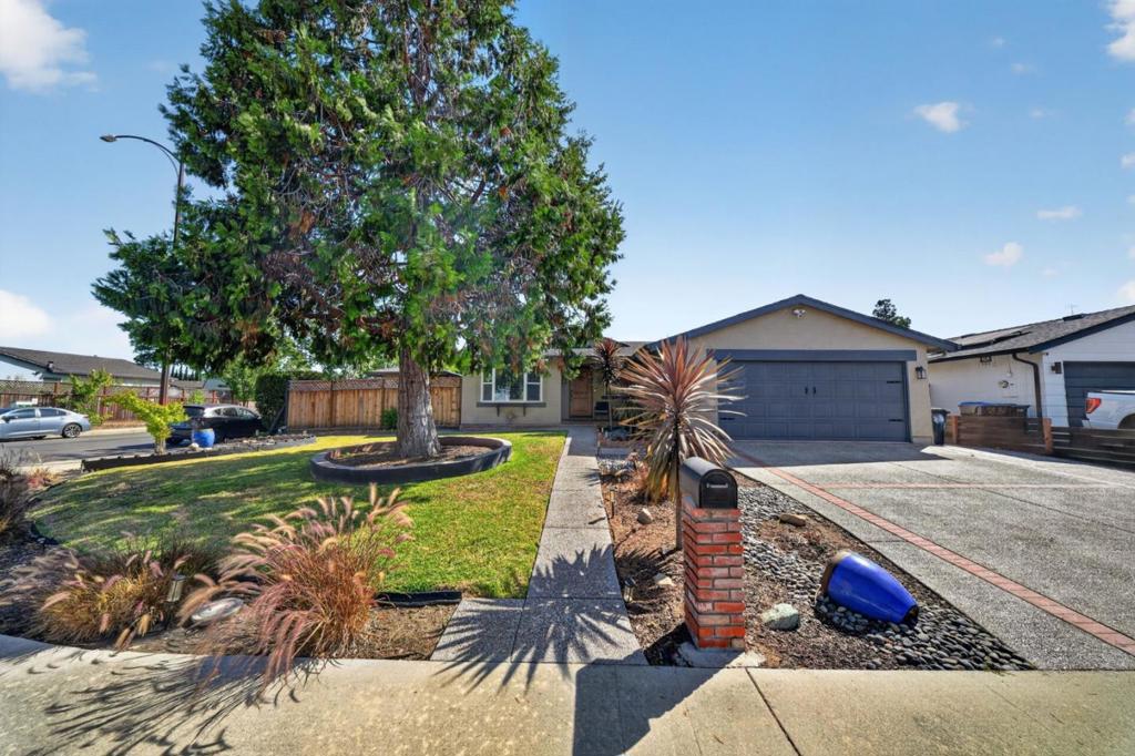 5175 Running Bear Court Property Photo 1