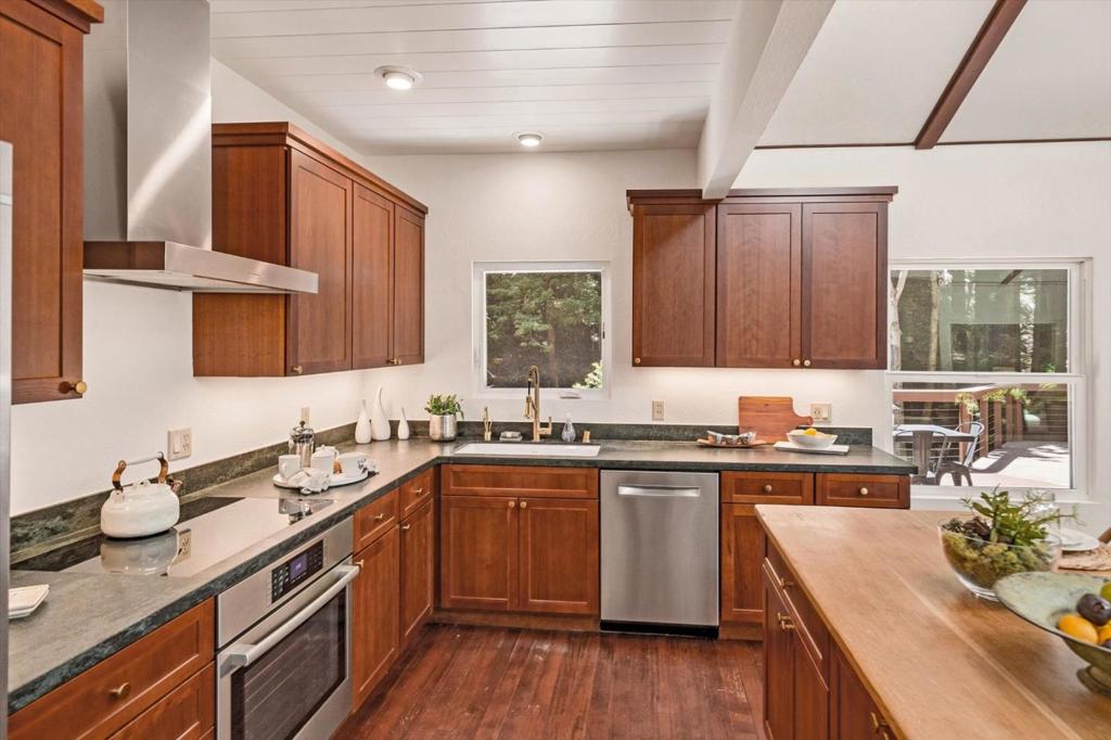 14521 Pescadero Property Photo 6
