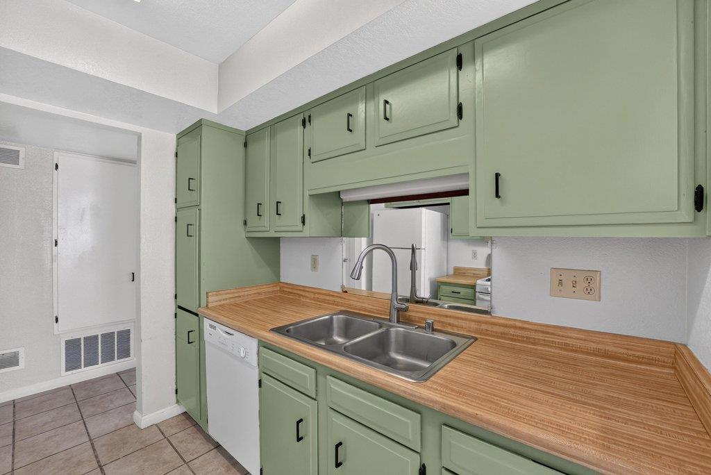 2402 N Main Street A Property Photo 8
