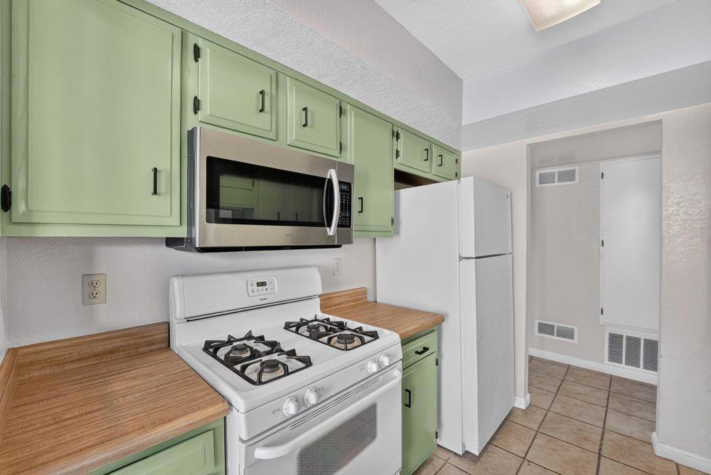 2402 N Main Street A Property Photo 9