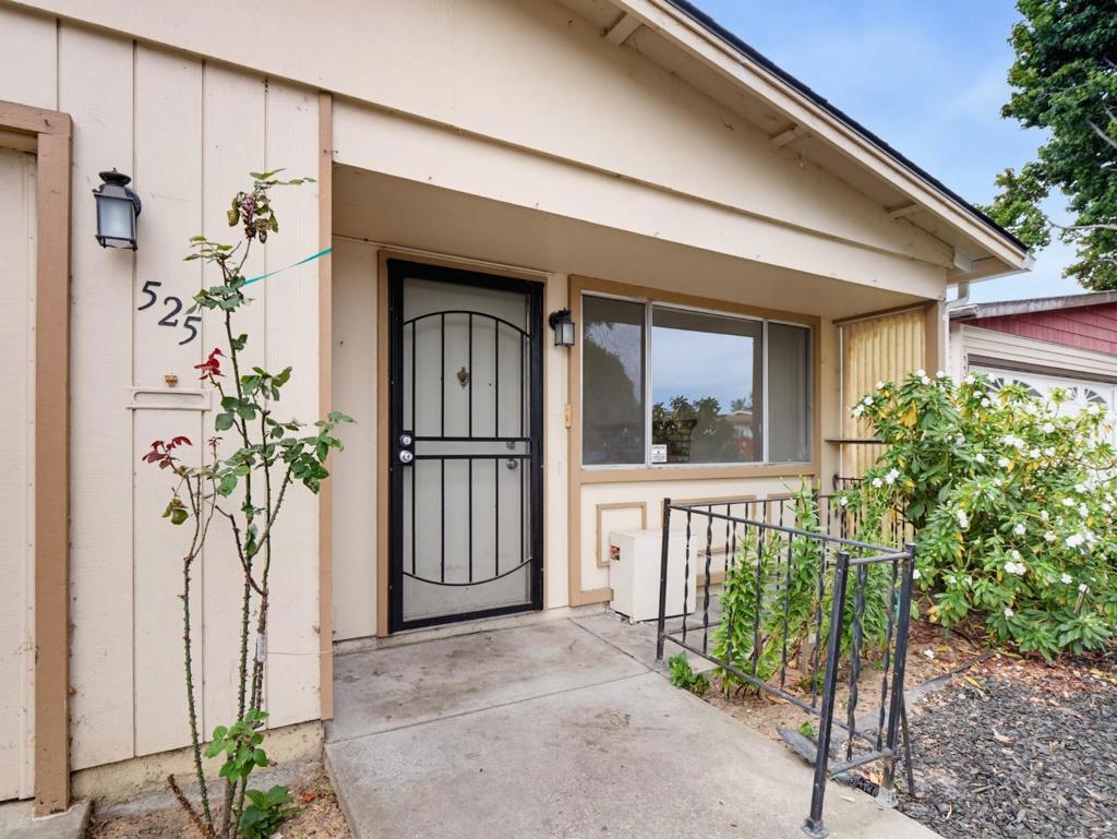 525 El Rio Street Property Photo 4