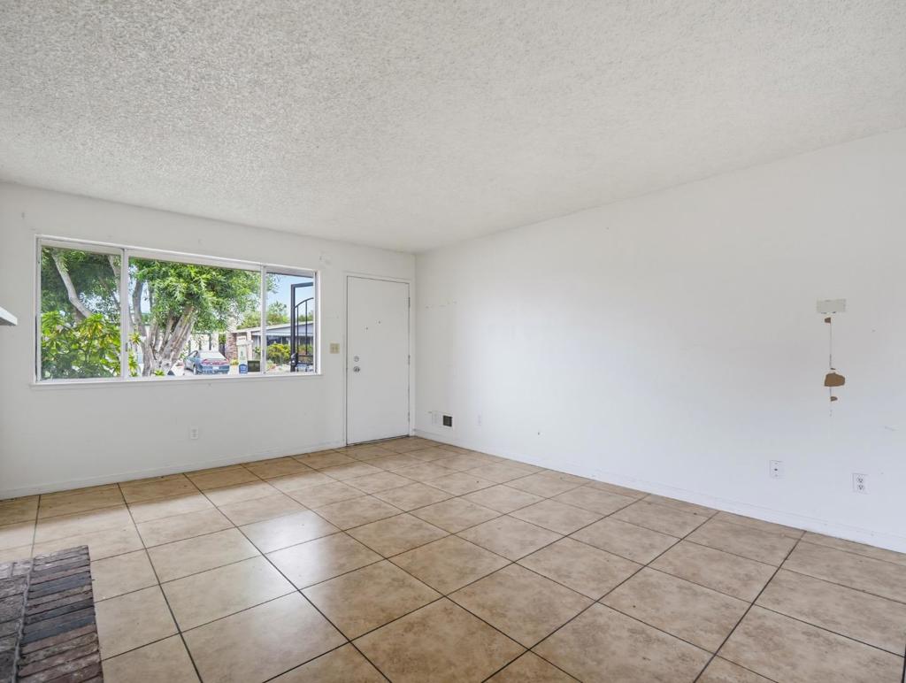 525 El Rio Street Property Photo 5