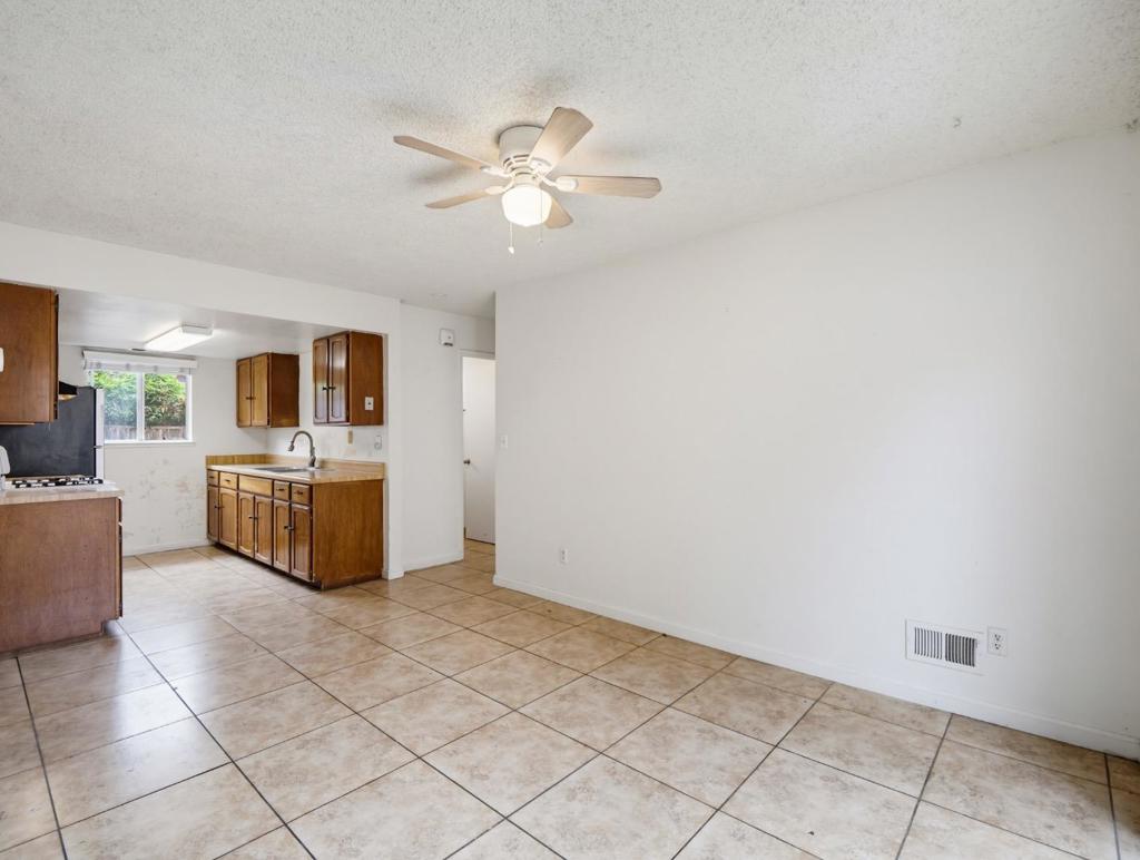 525 El Rio Street Property Photo 8