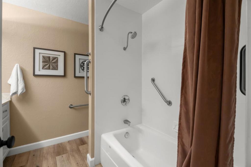6119 Montgomery Court Property Photo 15
