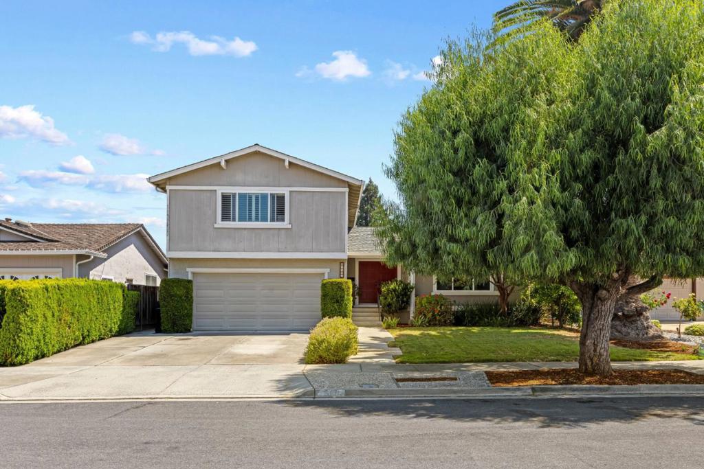 5386 Southbridge Court Property Photo 1