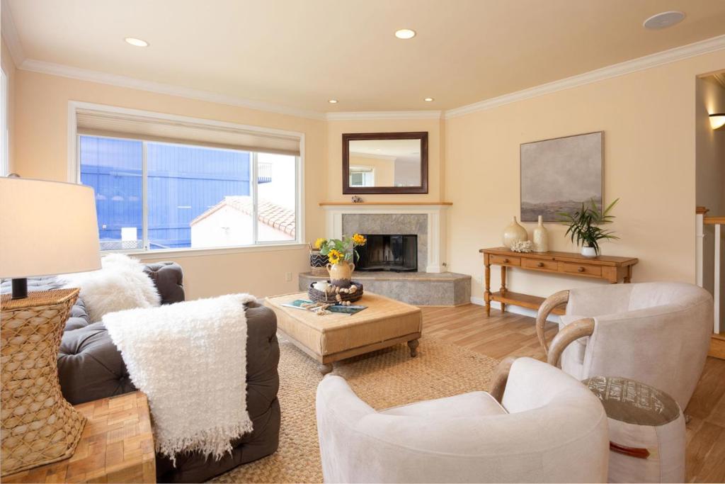 551 4th Street Property Photo 2