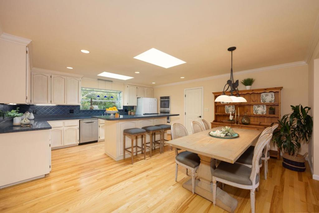 551 4th Street Property Photo 6