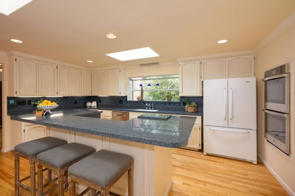 551 4th Street Property Photo 8