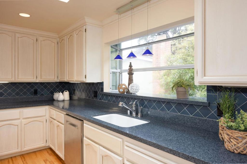 551 4th Street Property Photo 10