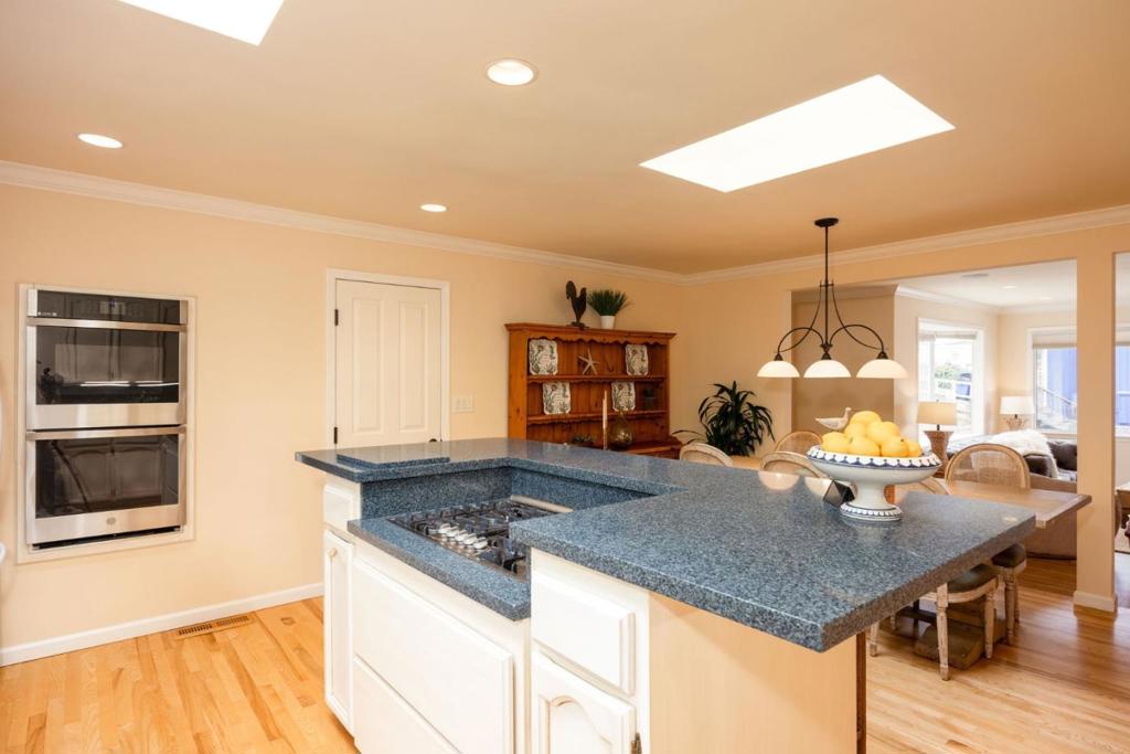 551 4th Street Property Photo 11