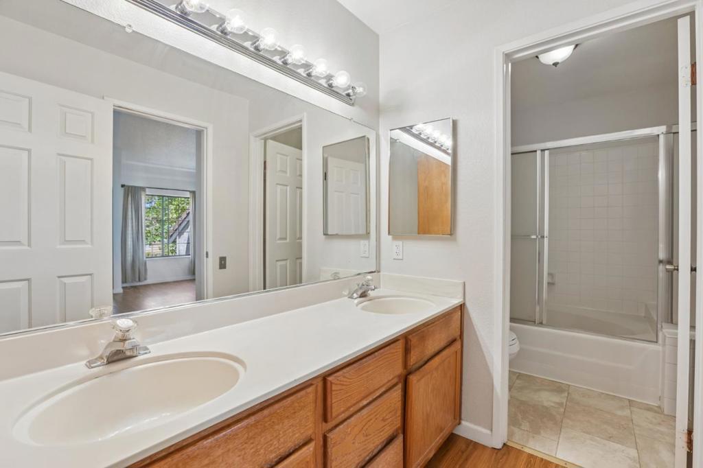 2843 Buena Knoll Court Property Photo 33