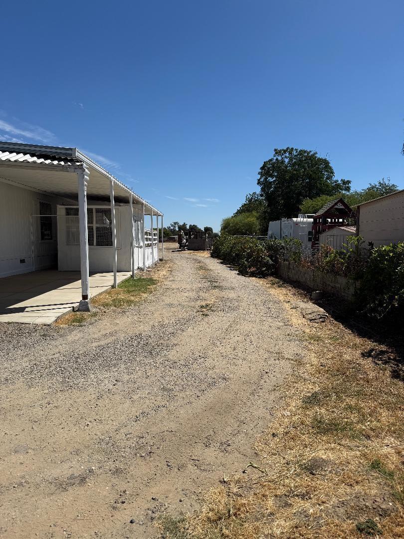 488 E Childs Avenue Property Photo 16