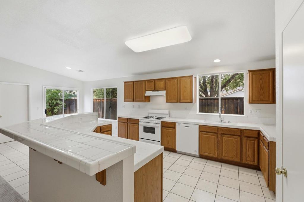 2500 Sadies Drive Property Photo 10