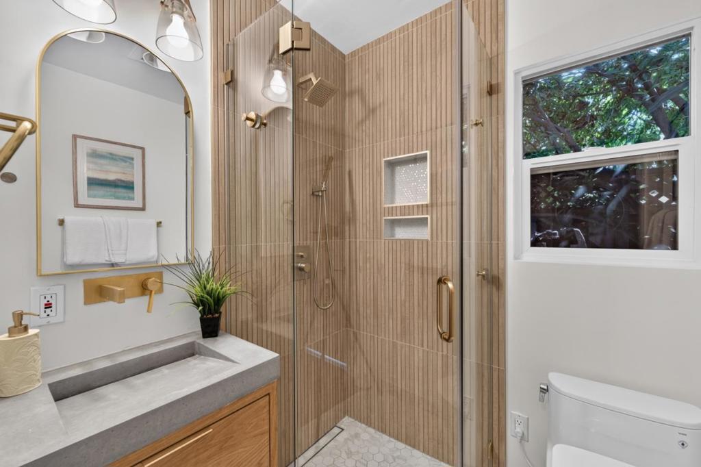 1721 Alberta Avenue Property Photo 11